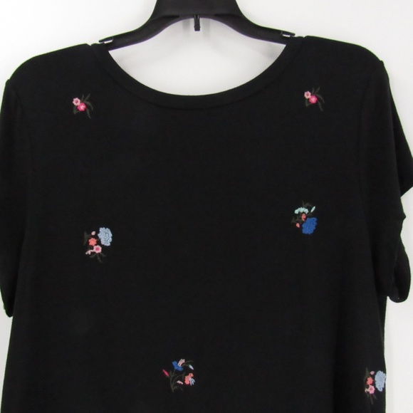 American Eagle Soft & Sexy Embroidered Floral Tee - Picture 5 of 10